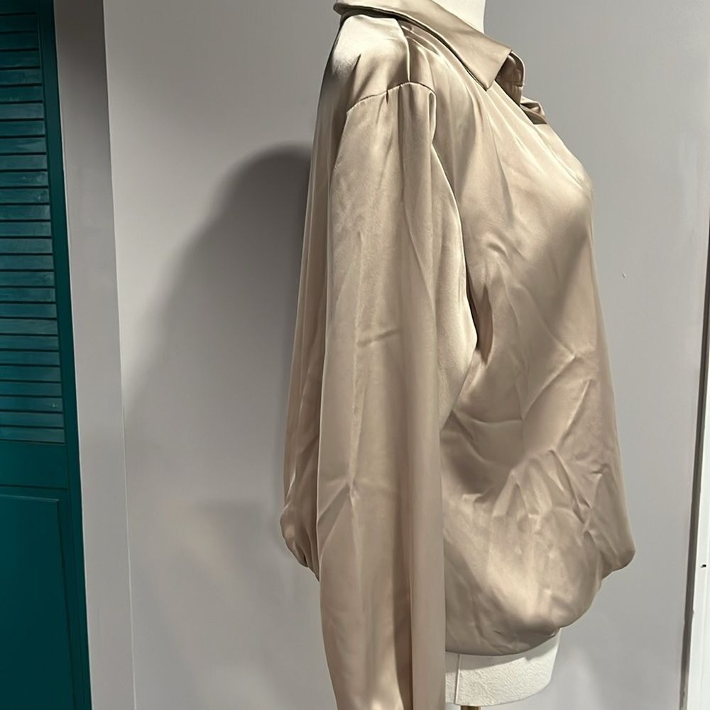 LUSH NWOT Elegant Cream Champagne Satin Blouse - S - Picture 6 of 9